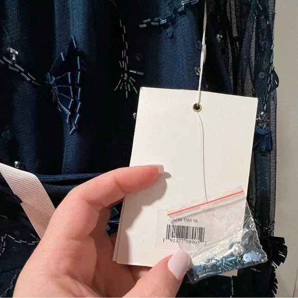 NWT Mac Duggal Mesh Long Sleeve V-Neck Tiered A Line Gown Size 16 Navy Twilight - Picture 7 of 8